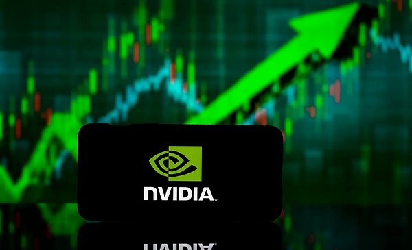 Las acciones de Nvidia se disparan 14% en Wall Street tras exitoso balance
