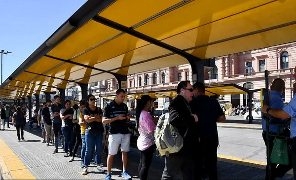 Se levanta el paro de colectivos en el AMBA tras la conciliación ...