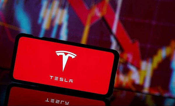 Las acciones de Tesla caen hasta un nivel decisivo | Dolarhoy.com