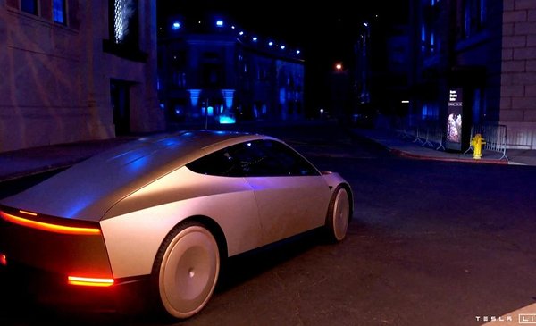 Elon Musk finalmente lanzó el robotaxi de Tesla | Dolarhoy.com